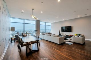900 W Olympic Boulevard 45F, Los Angeles, CA 90015