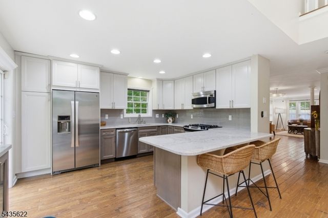 18 Birchwood Ln, North Haledon Boro, NJ 07508
