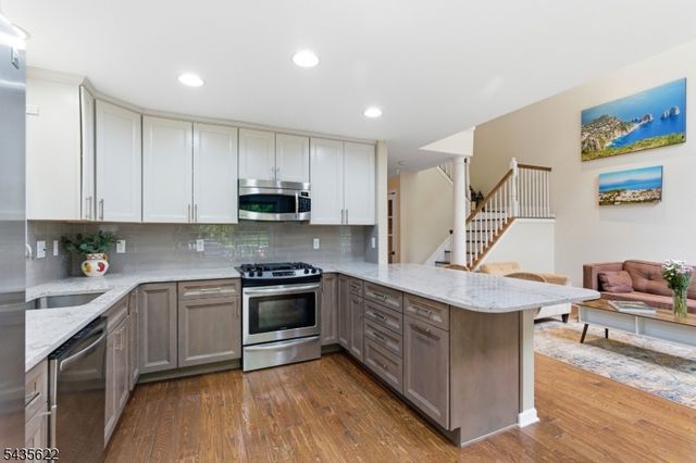 18 Birchwood Ln, North Haledon Boro, NJ 07508