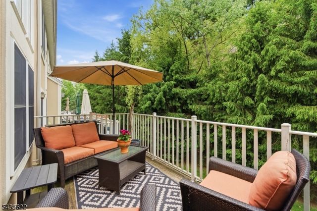 18 Birchwood Ln, North Haledon Boro, NJ 07508