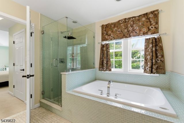 18 Birchwood Ln, North Haledon Boro, NJ 07508