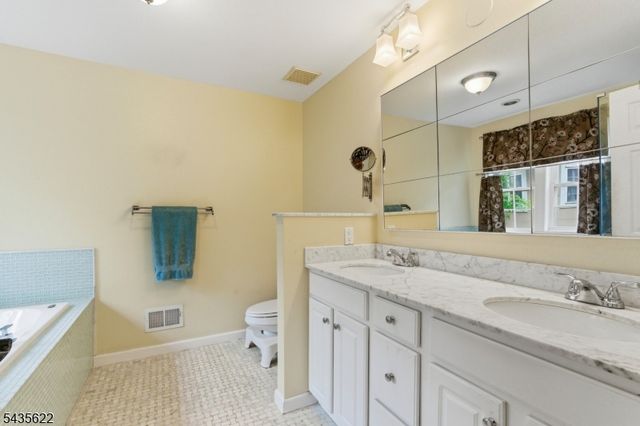18 Birchwood Ln, North Haledon Boro, NJ 07508