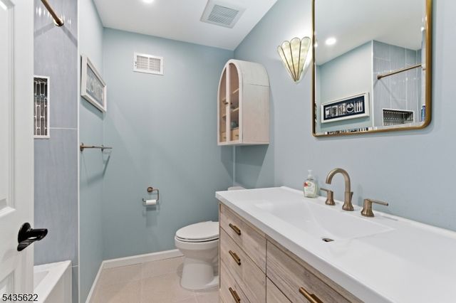 18 Birchwood Ln, North Haledon Boro, NJ 07508
