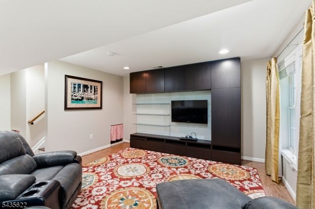 18 Birchwood Ln, North Haledon Boro, NJ 07508