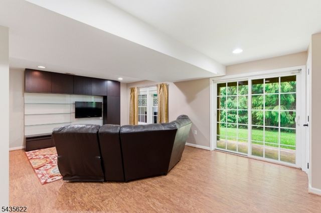 18 Birchwood Ln, North Haledon Boro, NJ 07508