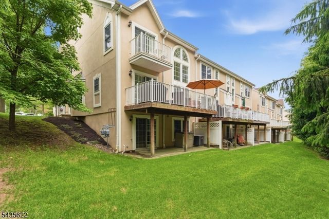 18 Birchwood Ln, North Haledon Boro, NJ 07508