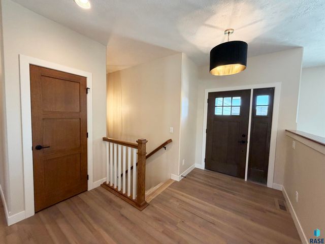 2813 S Dunraven Ave Avenue, Sioux Falls, SD 57110