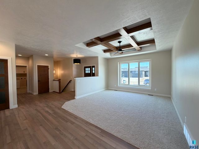 2813 S Dunraven Ave Avenue, Sioux Falls, SD 57110