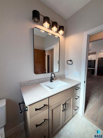 2813 S Dunraven Ave Avenue, Sioux Falls, SD 57110