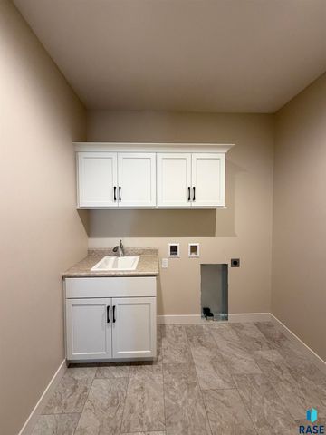 2813 S Dunraven Ave Avenue, Sioux Falls, SD 57110