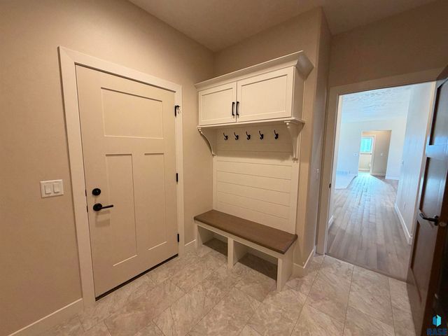 2813 S Dunraven Ave Avenue, Sioux Falls, SD 57110