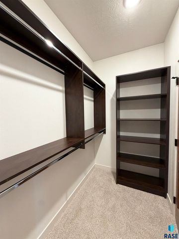 2813 S Dunraven Ave Avenue, Sioux Falls, SD 57110