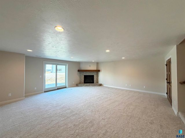 2813 S Dunraven Ave Avenue, Sioux Falls, SD 57110