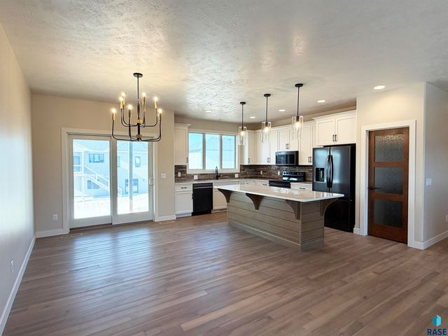 2813 S Dunraven Ave Avenue, Sioux Falls, SD 57110