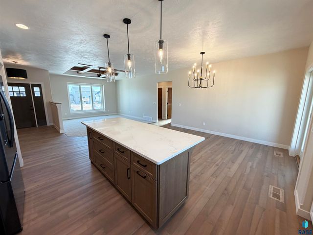 2813 S Dunraven Ave Avenue, Sioux Falls, SD 57110