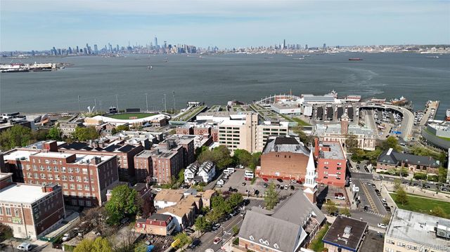 137 Daniel Low Ter, Staten Island, NY 10301