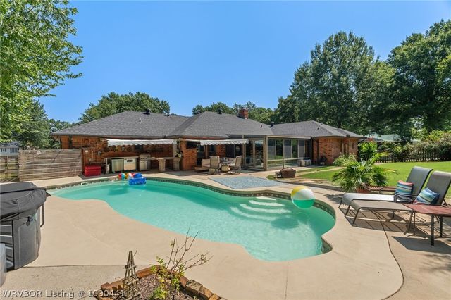 2504 Crosshill Road, Fort Smith, AR 72908