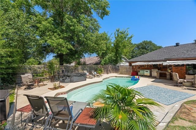 2504 Crosshill Road, Fort Smith, AR 72908
