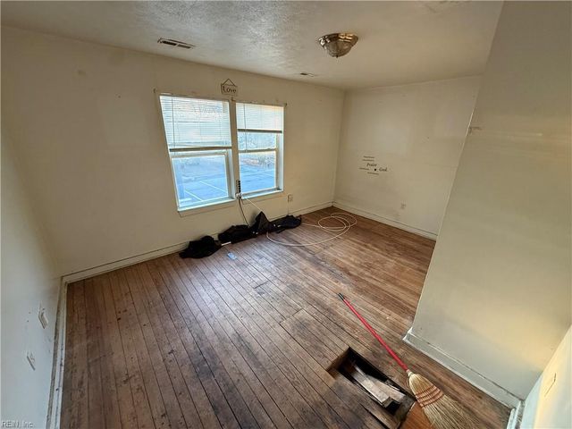 2714 Roanoke AVE, Newport News, VA 23607