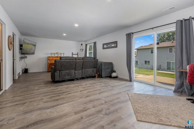 6525 W Amber St Street, Sioux Falls, SD 57107