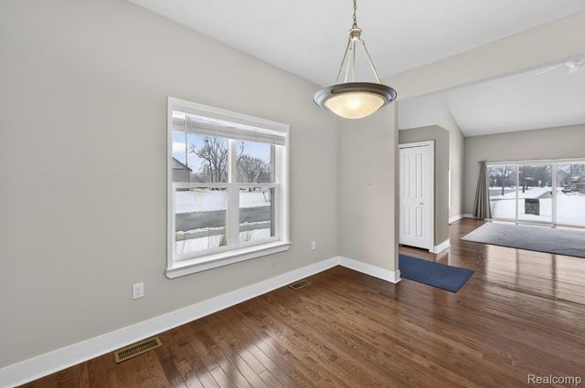 13493 Beacon Trail 1, Van Buren Charter Township, MI 48111