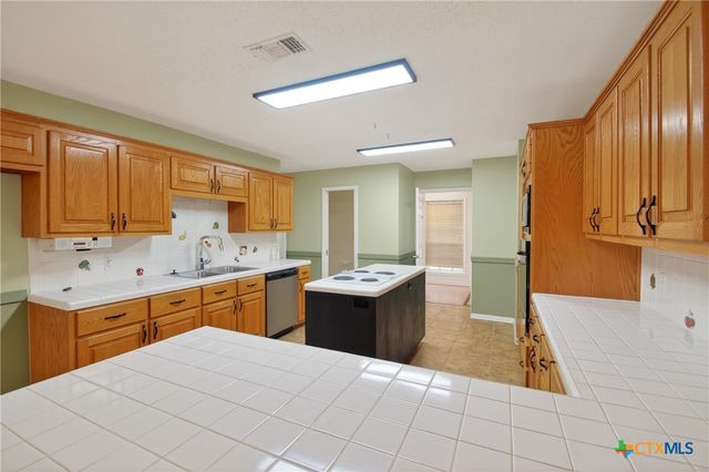 603 Oakway Street, Victoria, TX 77905