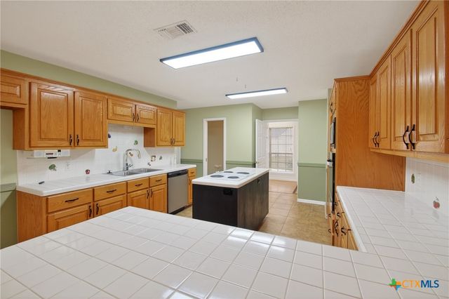 603 Oakway Street, Victoria, TX 77905