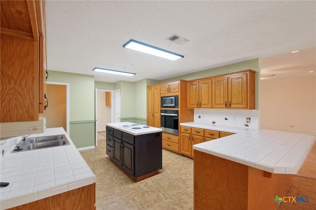 603 Oakway Street, Victoria, TX 77905