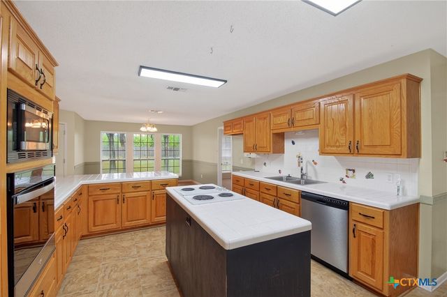 603 Oakway Street, Victoria, TX 77905