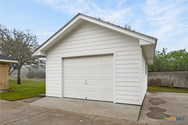 603 Oakway Street, Victoria, TX 77905