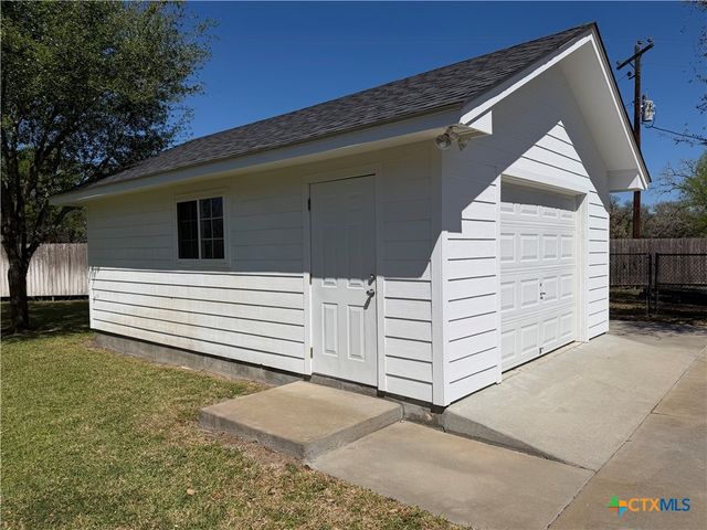 603 Oakway Street, Victoria, TX 77905