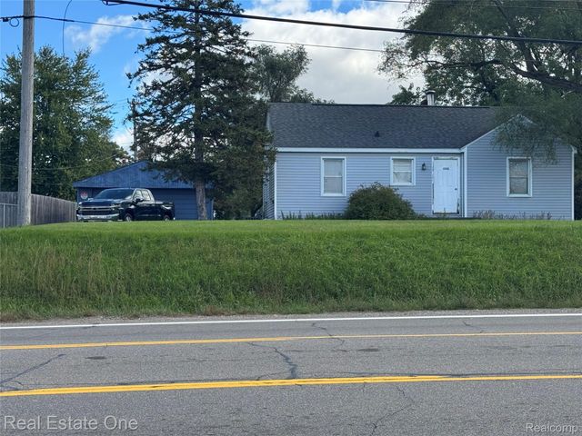 1532 Crescent Lake Road, Waterford Charter Township, MI 48327