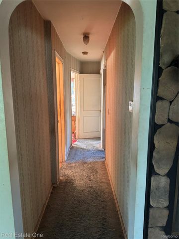 1532 Crescent Lake Road, Waterford Charter Township, MI 48327