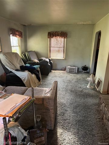 1532 Crescent Lake Road, Waterford Charter Township, MI 48327