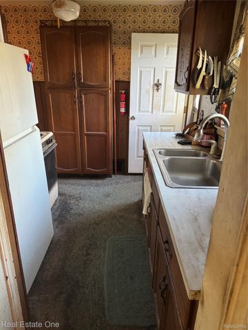 1532 Crescent Lake Road, Waterford Charter Township, MI 48327