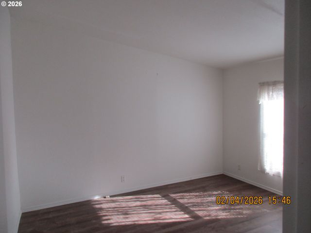 751 Se MEADOWOOD Dr, Winston, OR 97496