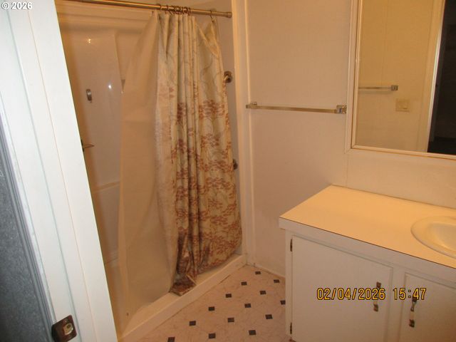 751 Se MEADOWOOD Dr, Winston, OR 97496