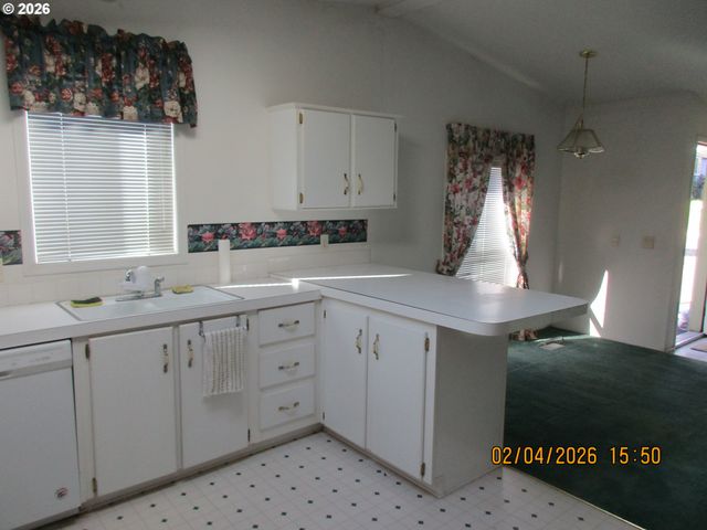 751 Se MEADOWOOD Dr, Winston, OR 97496