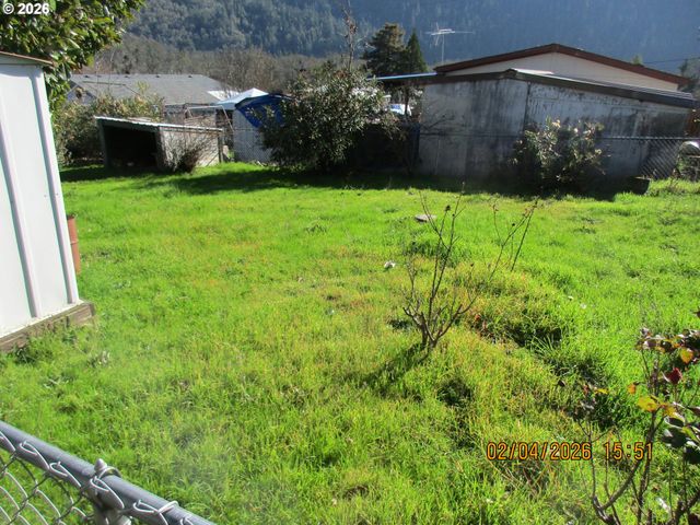 751 Se MEADOWOOD Dr, Winston, OR 97496