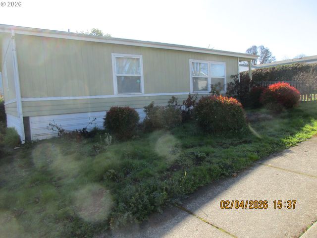 751 Se MEADOWOOD Dr, Winston, OR 97496