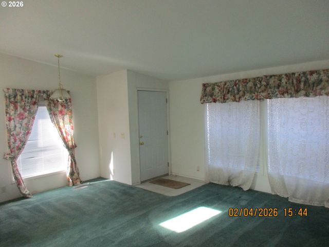 751 Se MEADOWOOD Dr, Winston, OR 97496