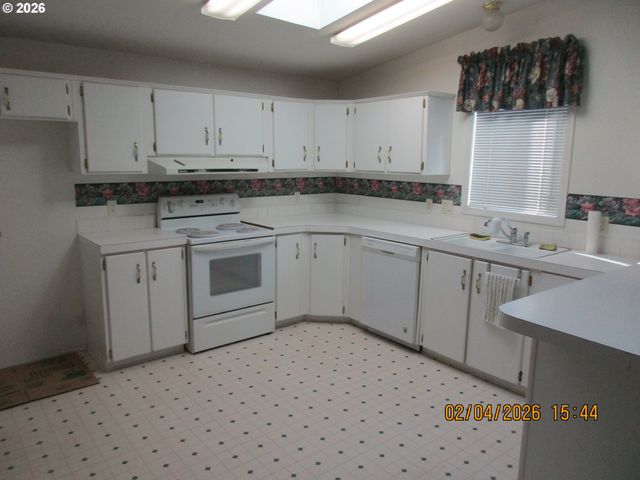 751 Se MEADOWOOD Dr, Winston, OR 97496