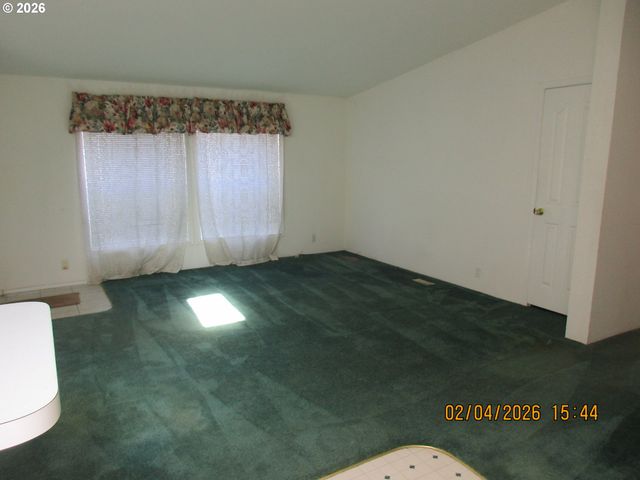 751 Se MEADOWOOD Dr, Winston, OR 97496