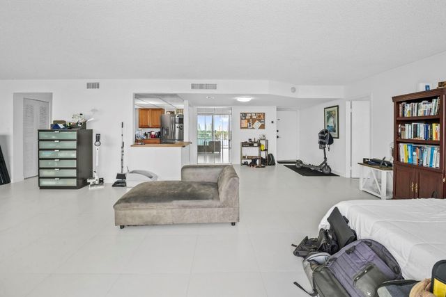 16558 NE 26th Avenue 6C, North Miami Beach, FL 33160