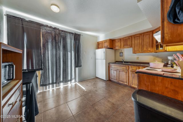 2275 W Dakota Street, Tucson, AZ 85746