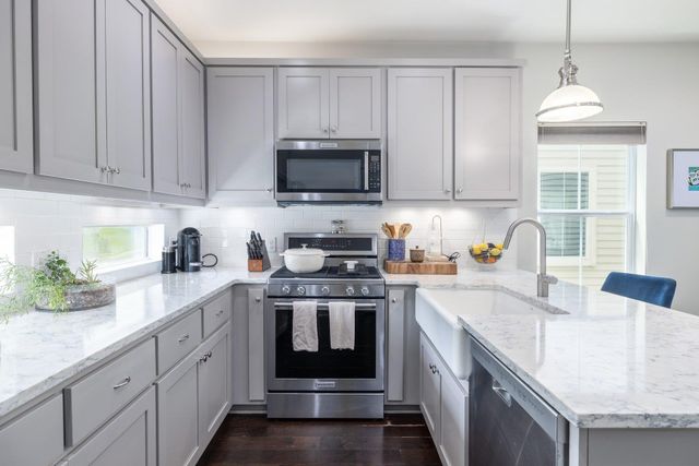 2705 Halcyon DR 7, Austin, TX 78702
