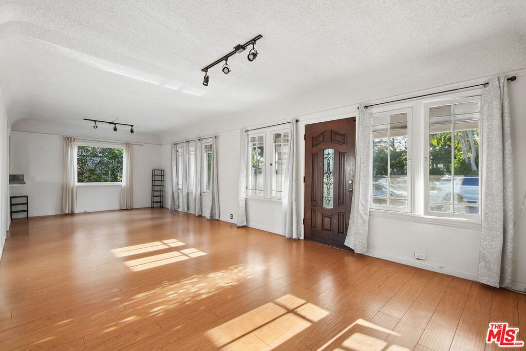 1238 N Gardner Street, West Hollywood, CA 90046