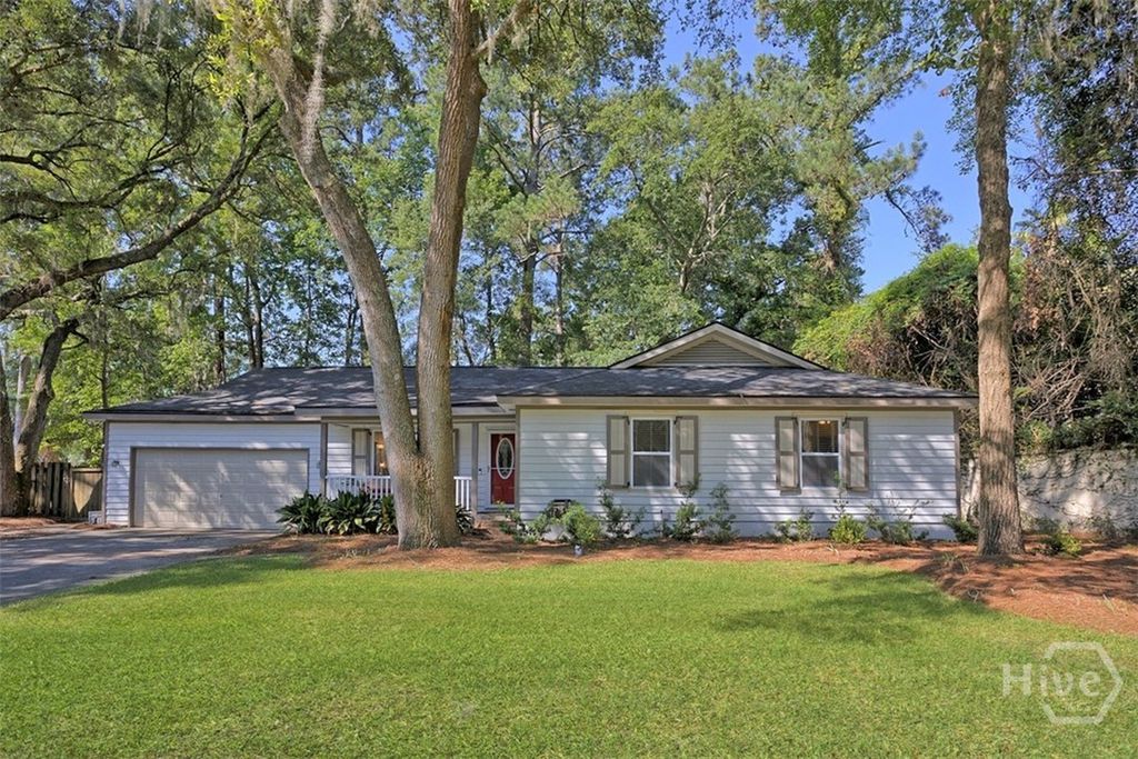 Image 1 of property listing at 220 N Cromwell Road, Savannah, GA 31410
