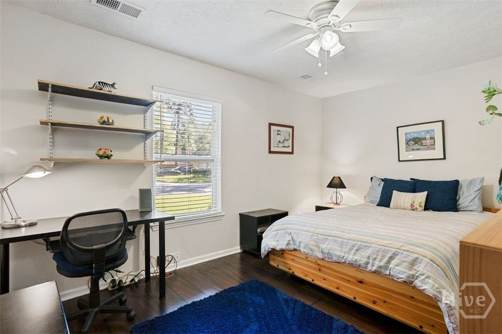 Image 29 of property listing at 220 N Cromwell Road, Savannah, GA 31410