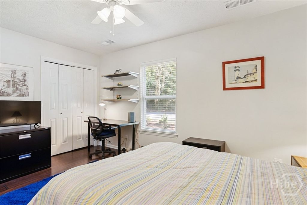Image 30 of property listing at 220 N Cromwell Road, Savannah, GA 31410
